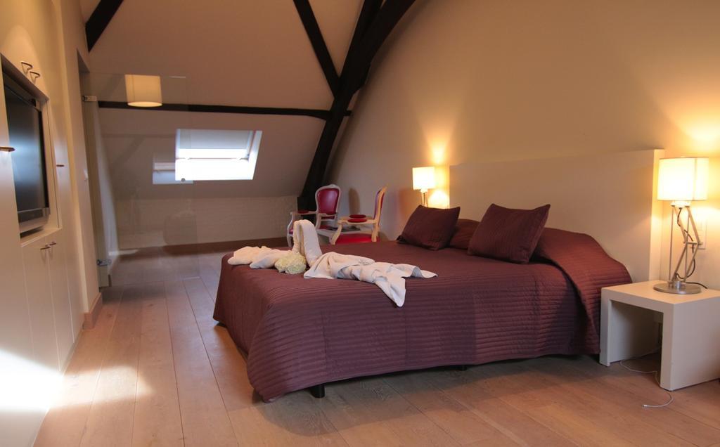 Het Godshuis Hotel Sint-Laureins Bilik gambar