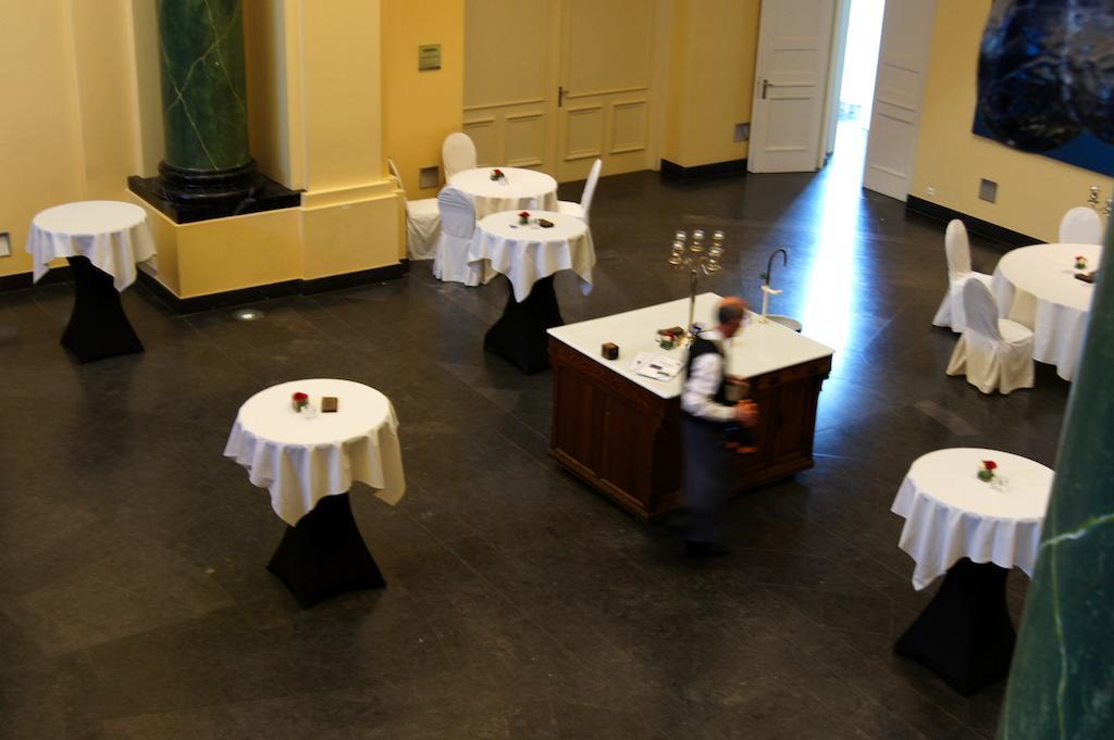 Het Godshuis Hotel Sint-Laureins Luaran gambar