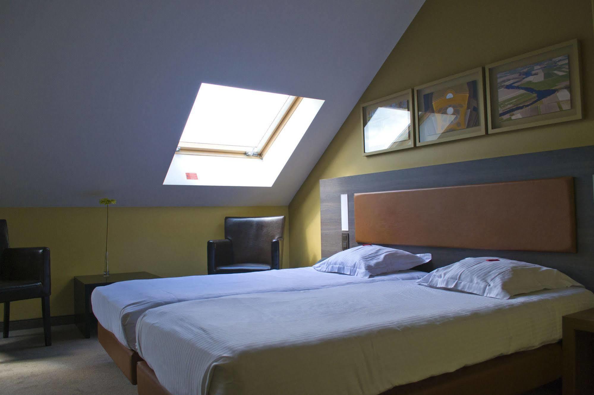 Het Godshuis Hotel Sint-Laureins Luaran gambar