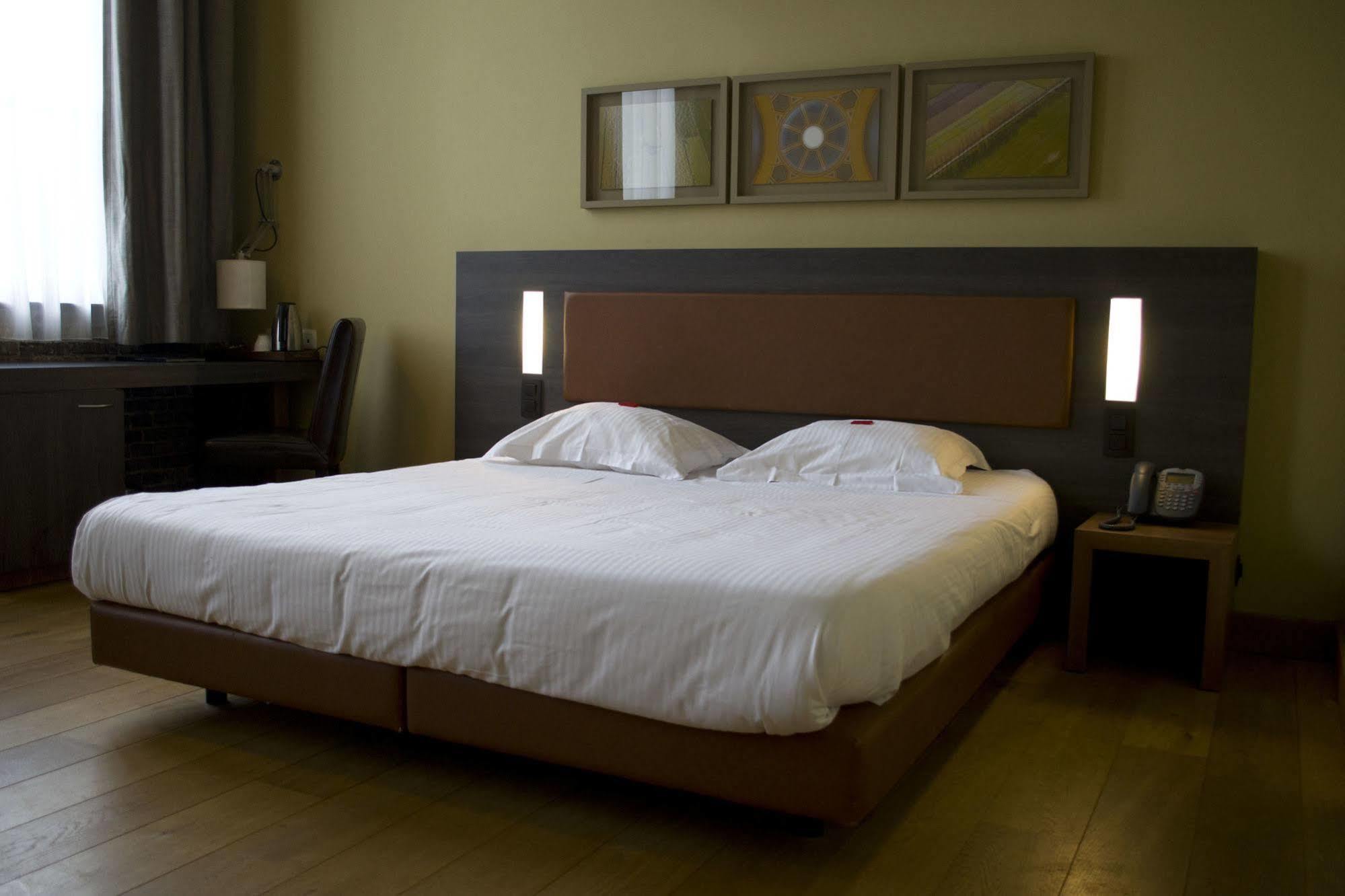 Het Godshuis Hotel Sint-Laureins Luaran gambar