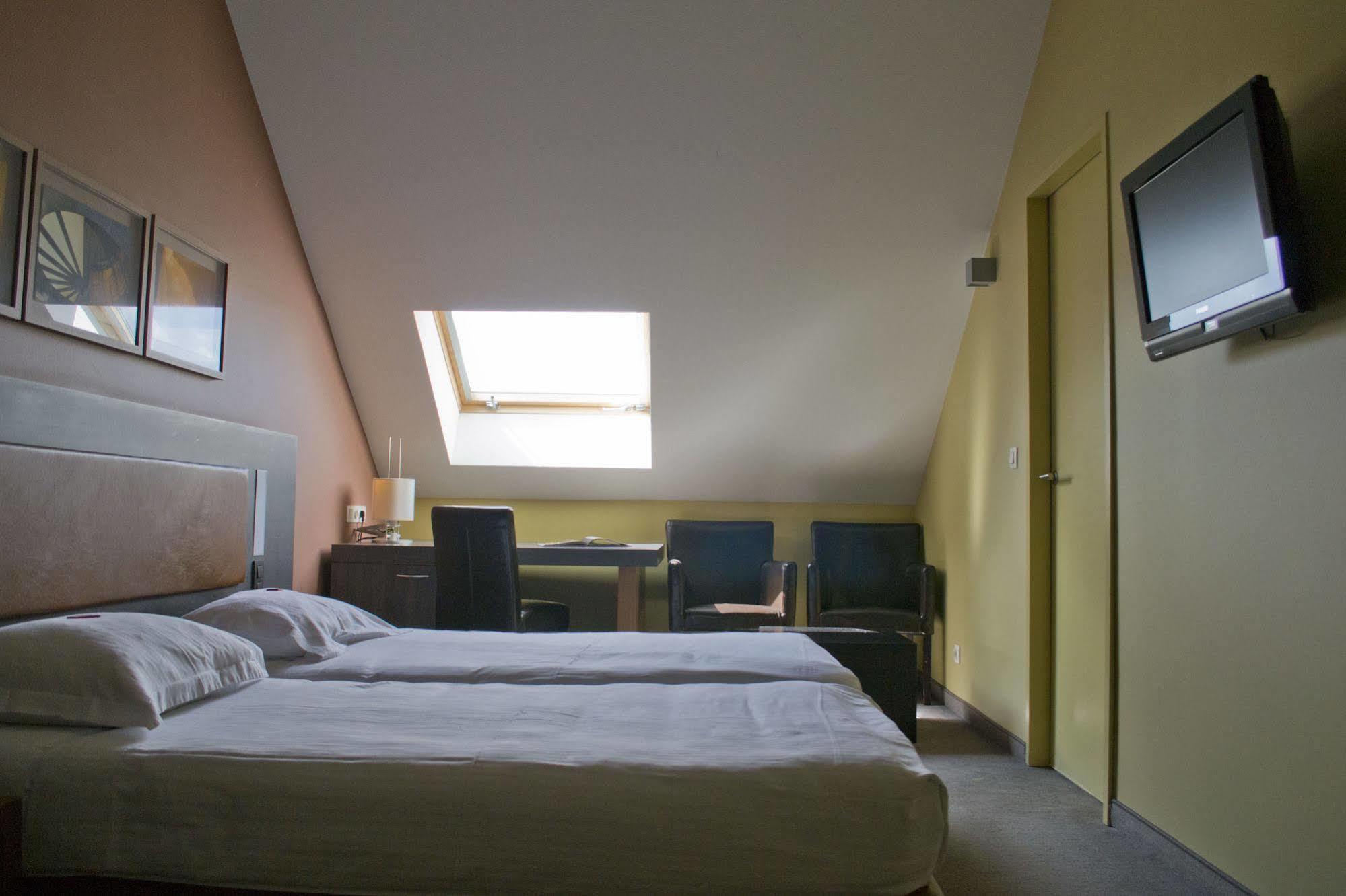 Het Godshuis Hotel Sint-Laureins Luaran gambar